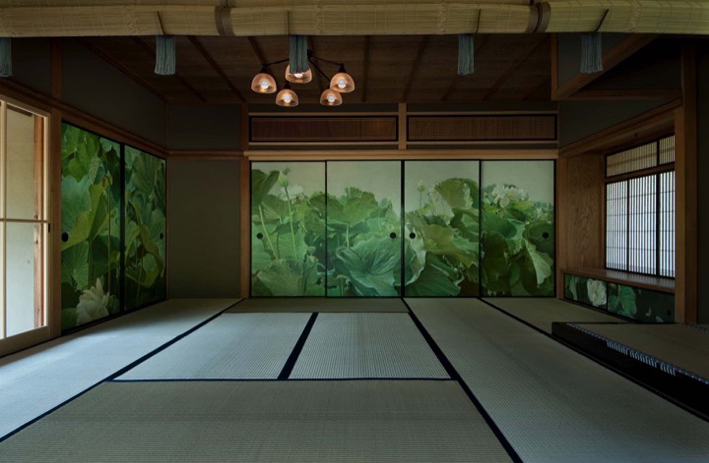 風と白蓮華 Wind and White Lotus. ( Fusuma Painting) - 川村